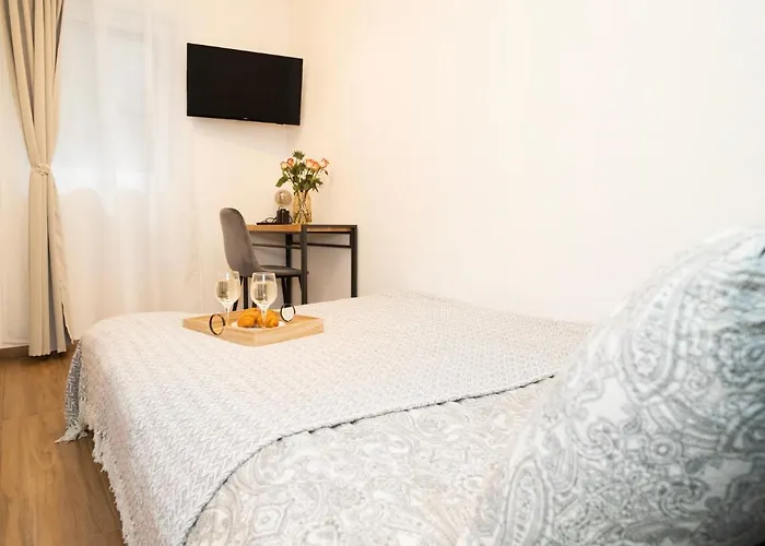 Downhill Apartment On The Groundfloor