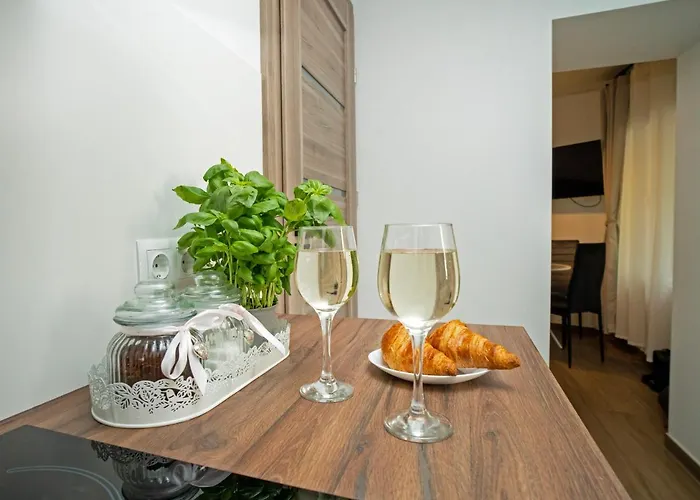 Downhill Apartment On The Groundfloor